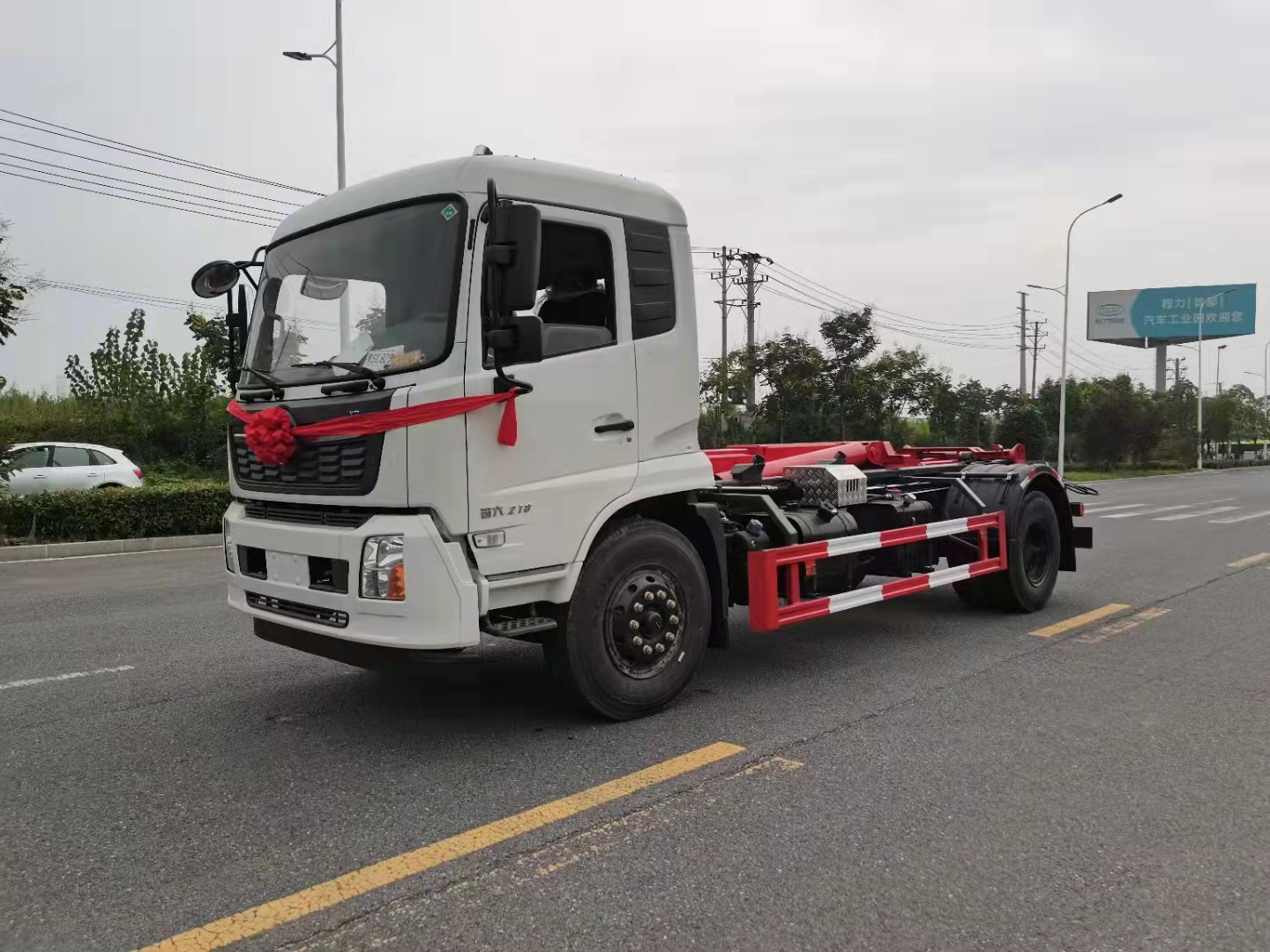 【國(guó)六】14方東風(fēng)天錦勾臂垃圾車(chē)